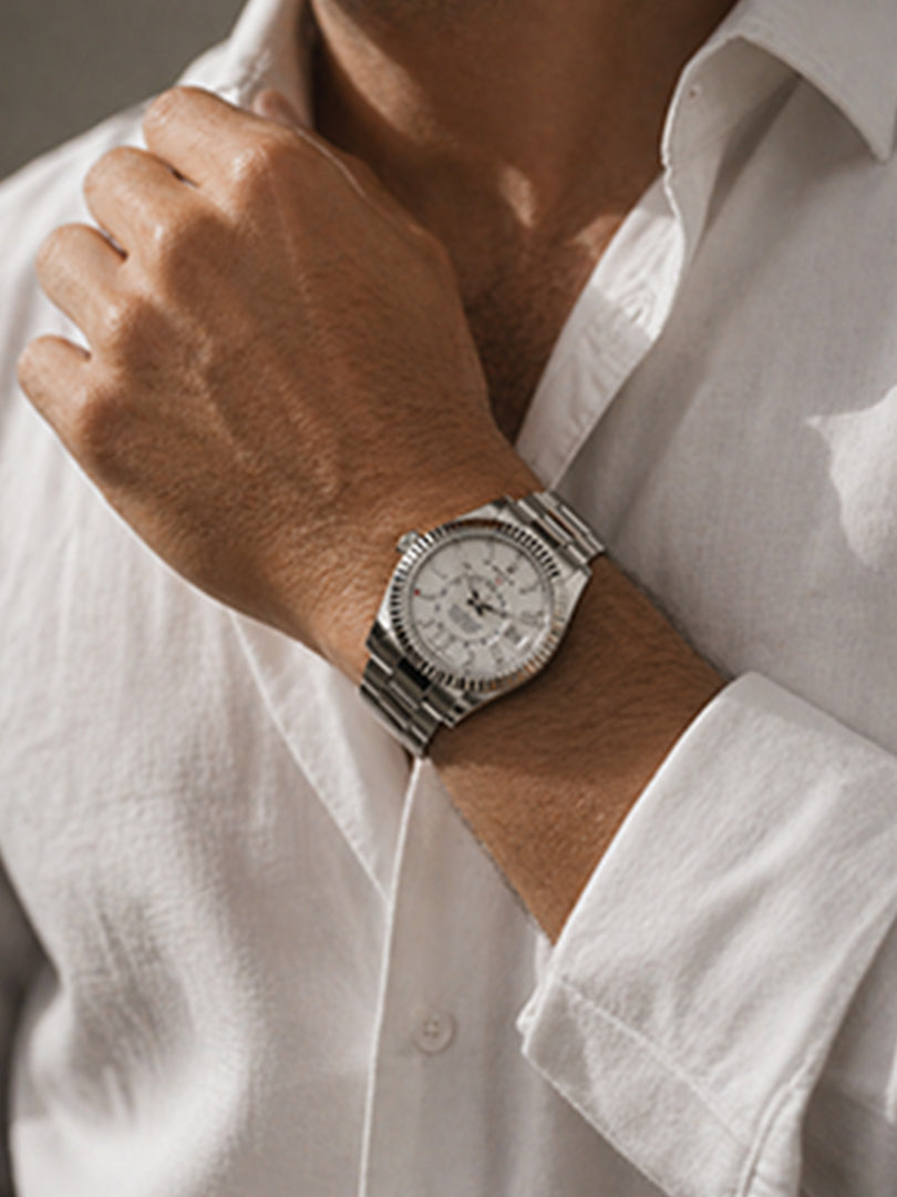 Plain watch
